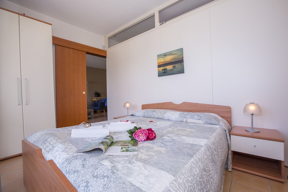 Family Apartment, 2 Bedrooms, Lakeside (Porto Letizia S3) photo 2