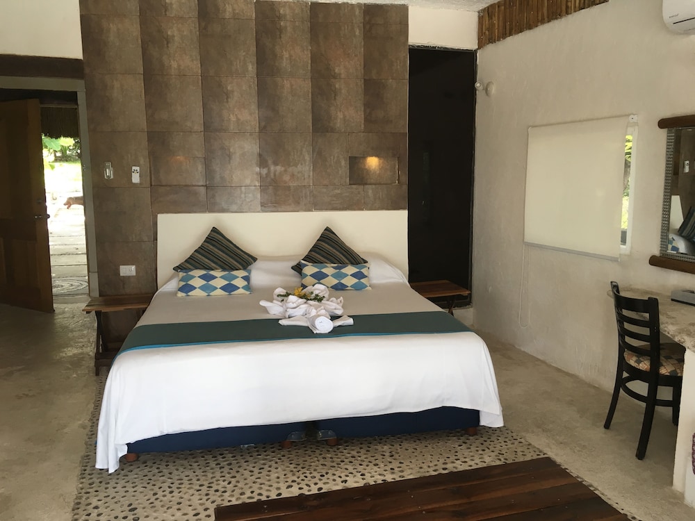 Romantic Suite, Beach View photo 2