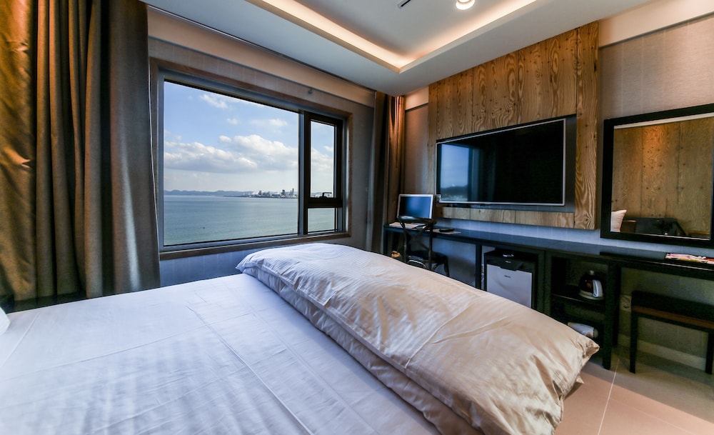 Standard Double Room, 1 Queen Bed, Ocean View - Photo 6