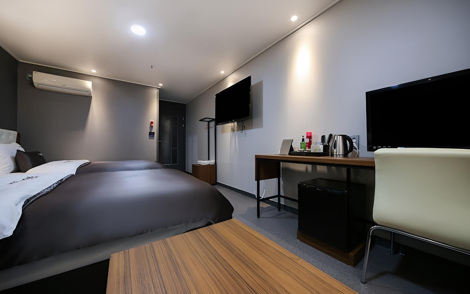 Room (VIP Twin-Breakfast provided (Monday-T) - Photo 6