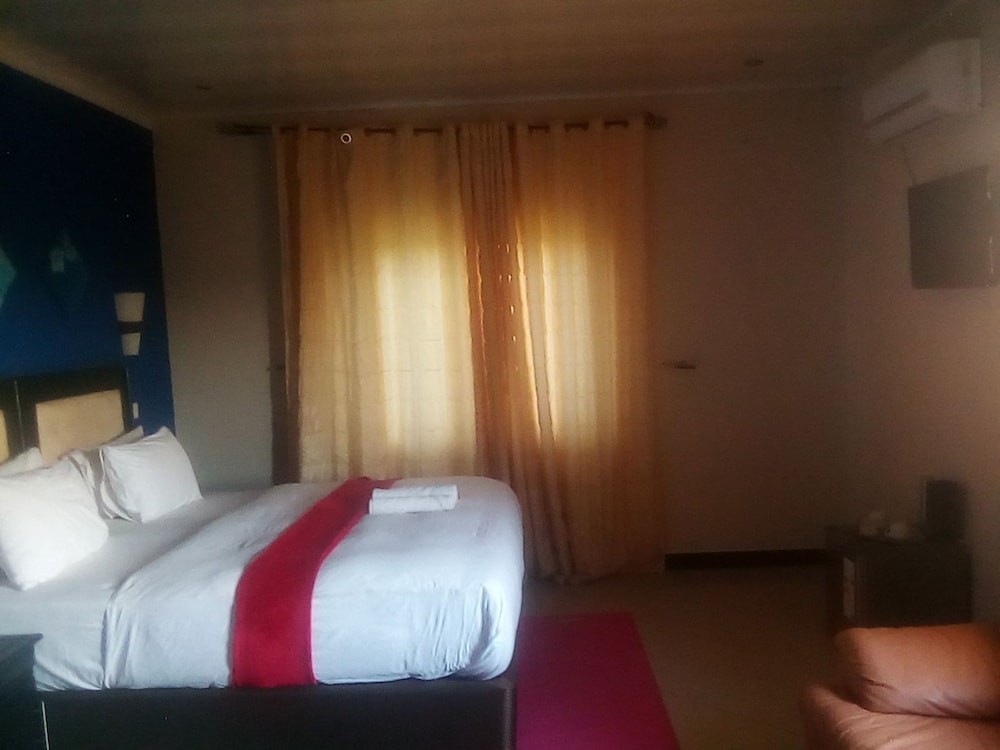 Deluxe Double Room, 1 King Bed, Pool View photo 3