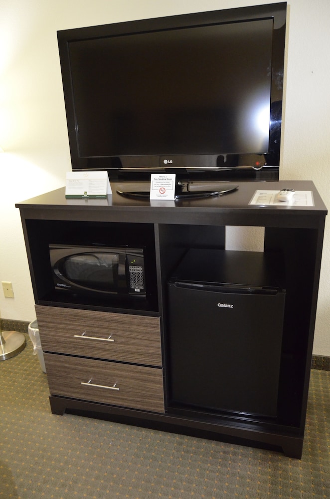 Standard Room, 2 Queen Beds, Non Smoking - Photo 13