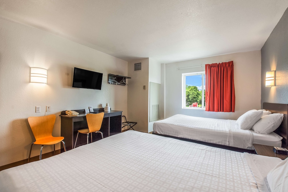 Room, 2 Queen Beds, Non Smoking photo 3