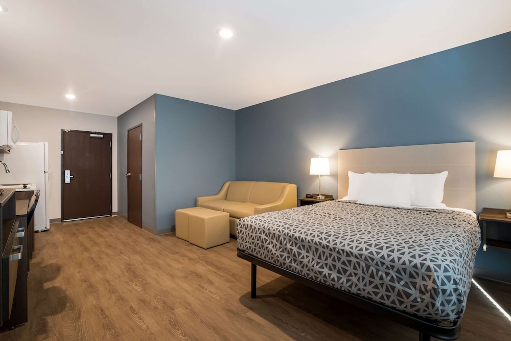 Standard Room, 1 Queen Bed with Sofa bed, Non Smoking photo 1