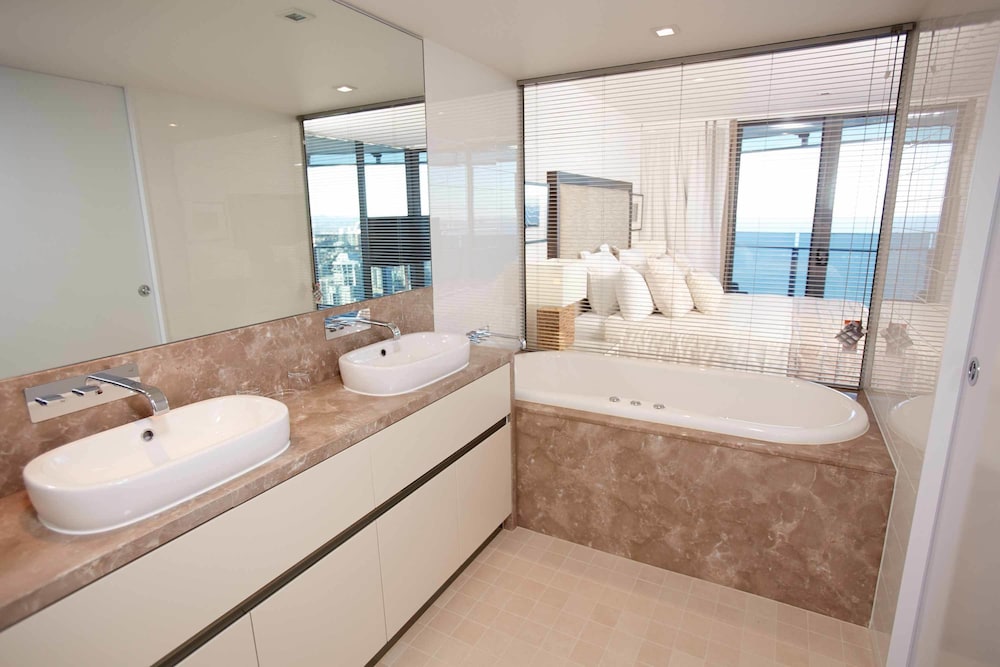 3 Bedroom Sky View Apartment - Photo 6