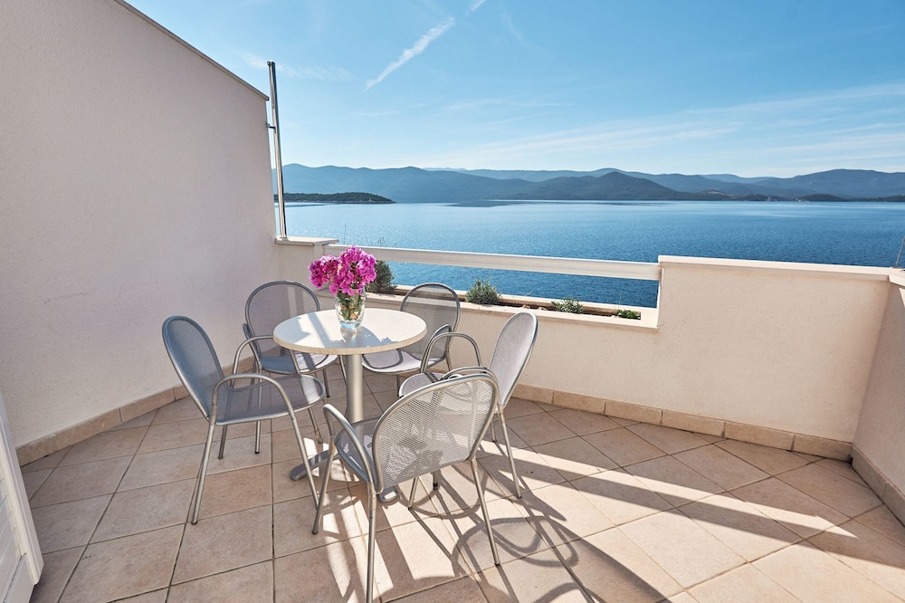 Apartment (Sea front - free parking - A3(4+1))