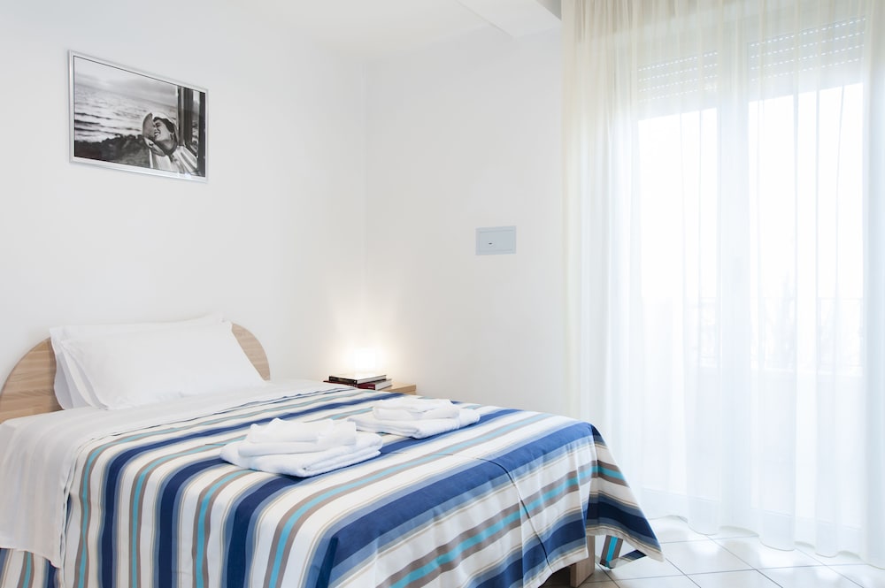 Monolocale, 1 letto matrimoniale alla francese (140cm x 200cm)