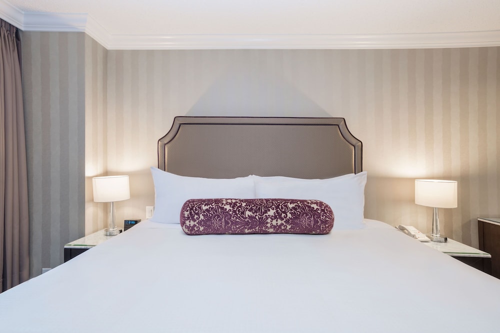 Two Bedroom Sutton Suite, 1 King, 1 Queen, Sofa Bed - Photo 12