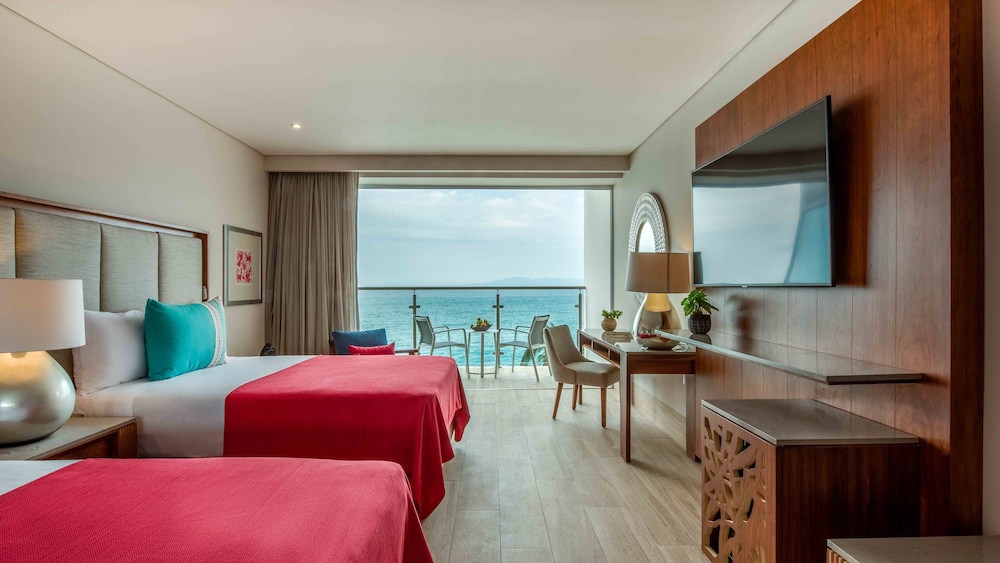 Deluxe Ocean Front