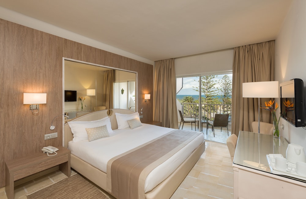 Standard Room, 1 Queen Bed - Photo 2