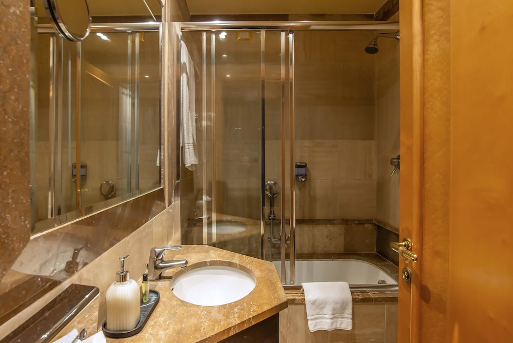 Standard Double Room Single Use thumbnail 6