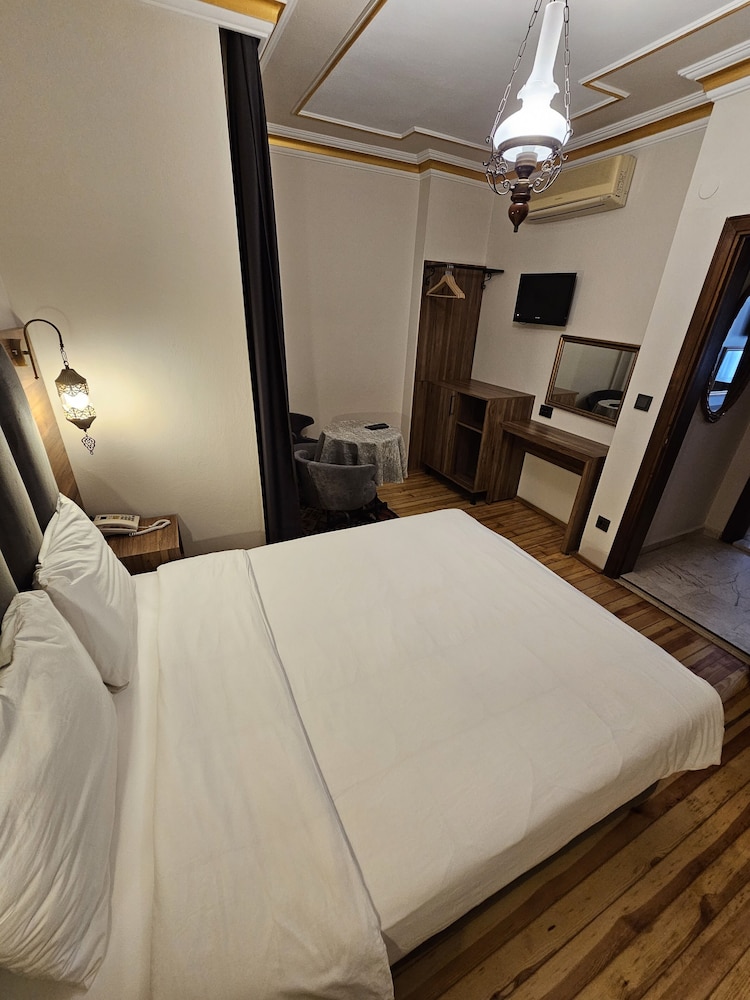 Economy Double Room (No Window) photo 2