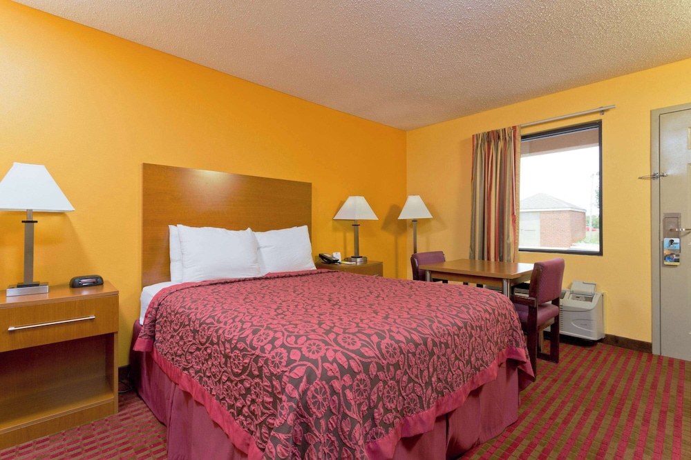 Room, 1 King Bed, Accessible, Non Smoking - Photo 1
