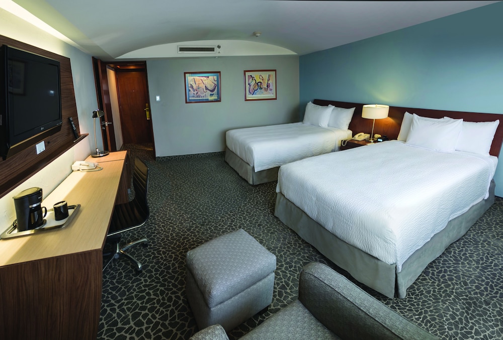 Room, 2 Double Beds - Photo 3