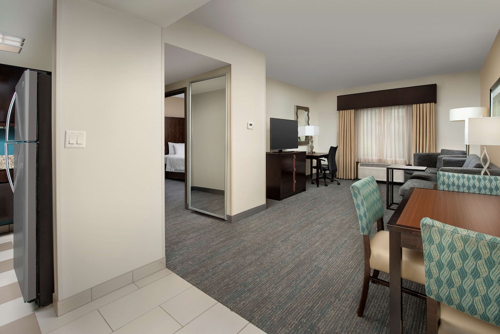 Suite, 1 King Bed, Non Smoking, Kitchen - Photo 1