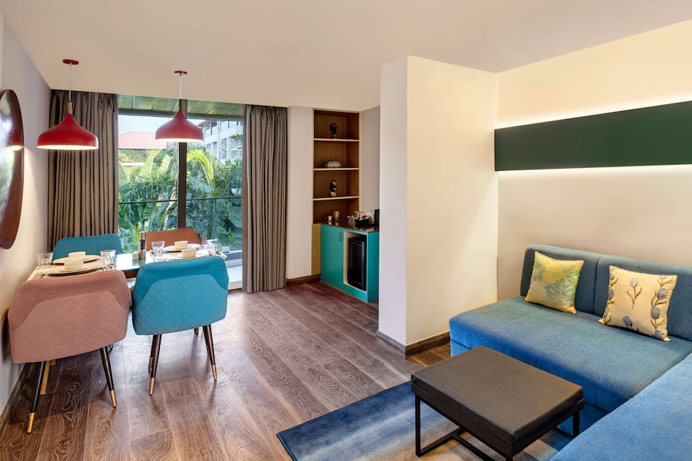Suite, 1 King Bed, Balcony photo 1