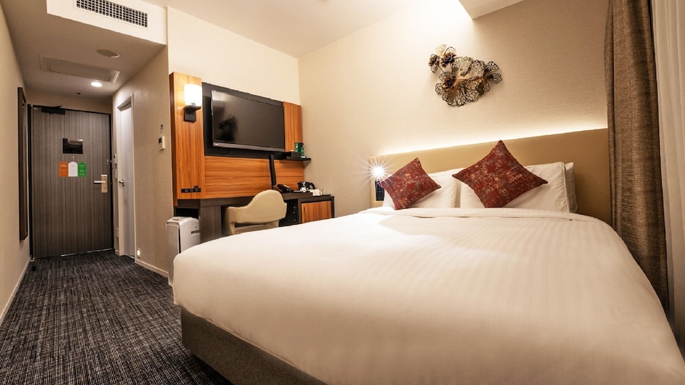 Premier Queen Room with Lounge Access - Non Smoking (High Floor) photo 1