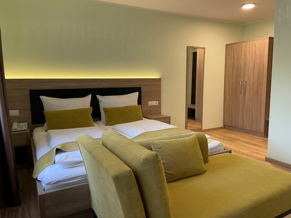 Classic Triple Room, 1 Bedroom, Non Smoking - Photo 3