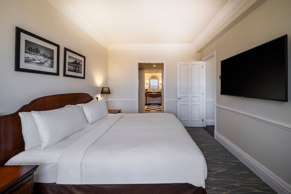 Executive Suite, 1 King Bed with Sofa bed, Ocean View