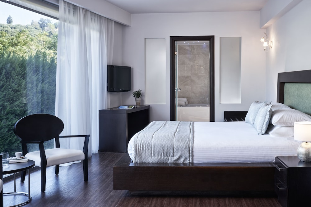 Executive Room, 1 King Bed - Photo 3