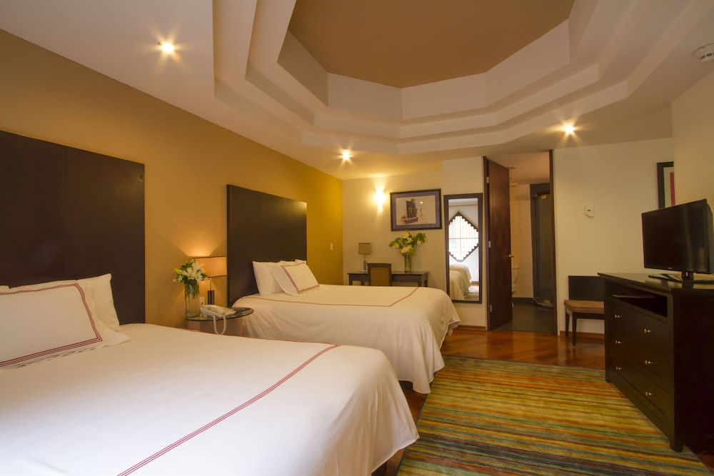 Standard Room, 2 Queen Beds, City View photo 2