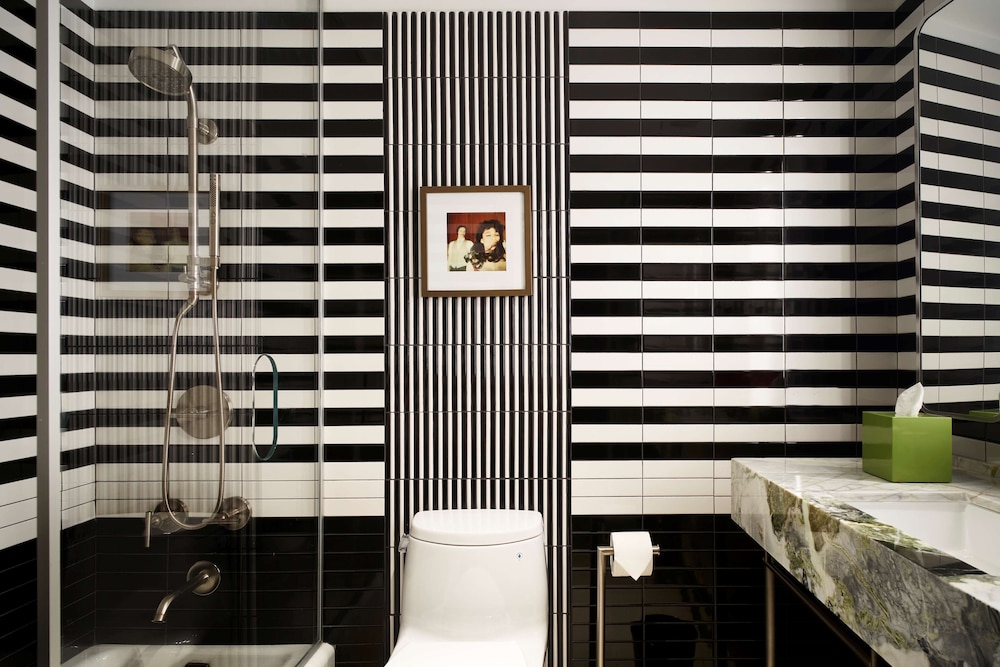 Panoramic Room, 2 Queen Beds, Park View thumbnail 6