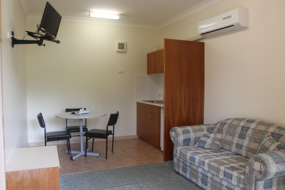 Executive Room, 1 Queen Bed, Kitchenette photo 3
