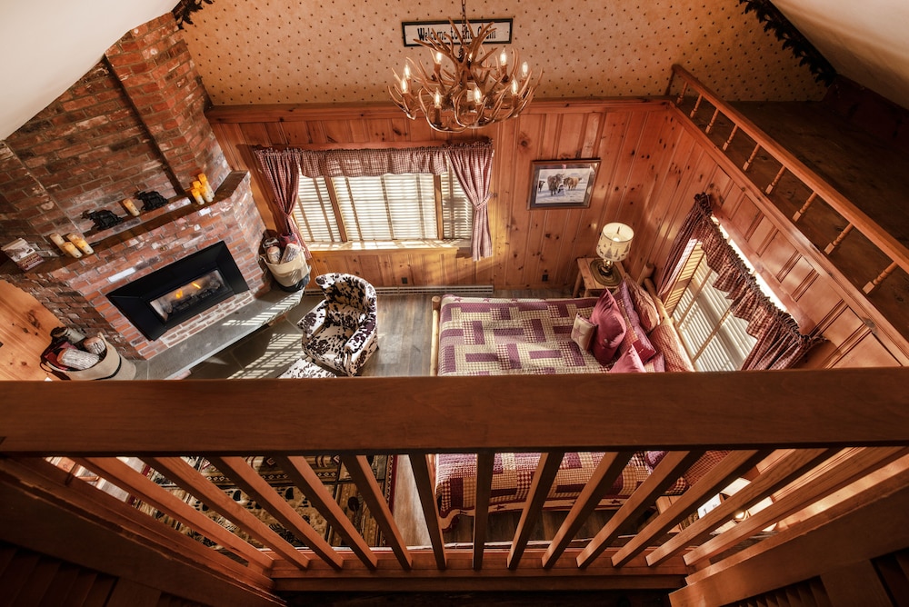 Log Cabin - Photo 5