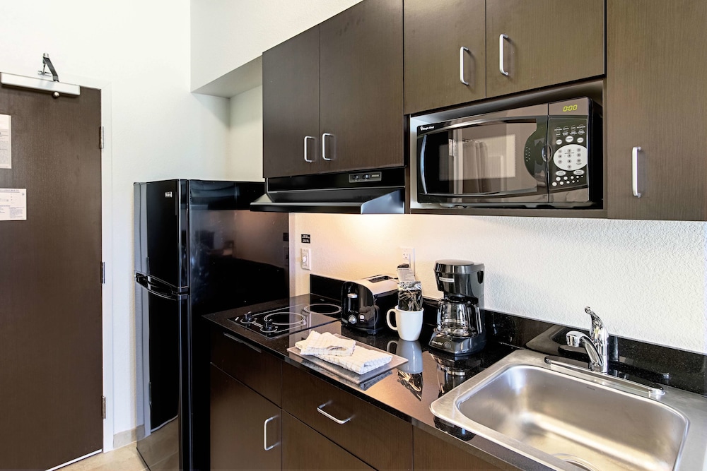 Standard Room, 2 Double Beds, Non Smoking, Kitchenette - Photo 2