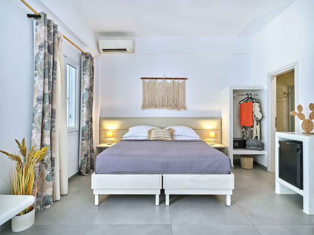 Family Room, 1 Bedroom, Terrace, Courtyard Area photo 3