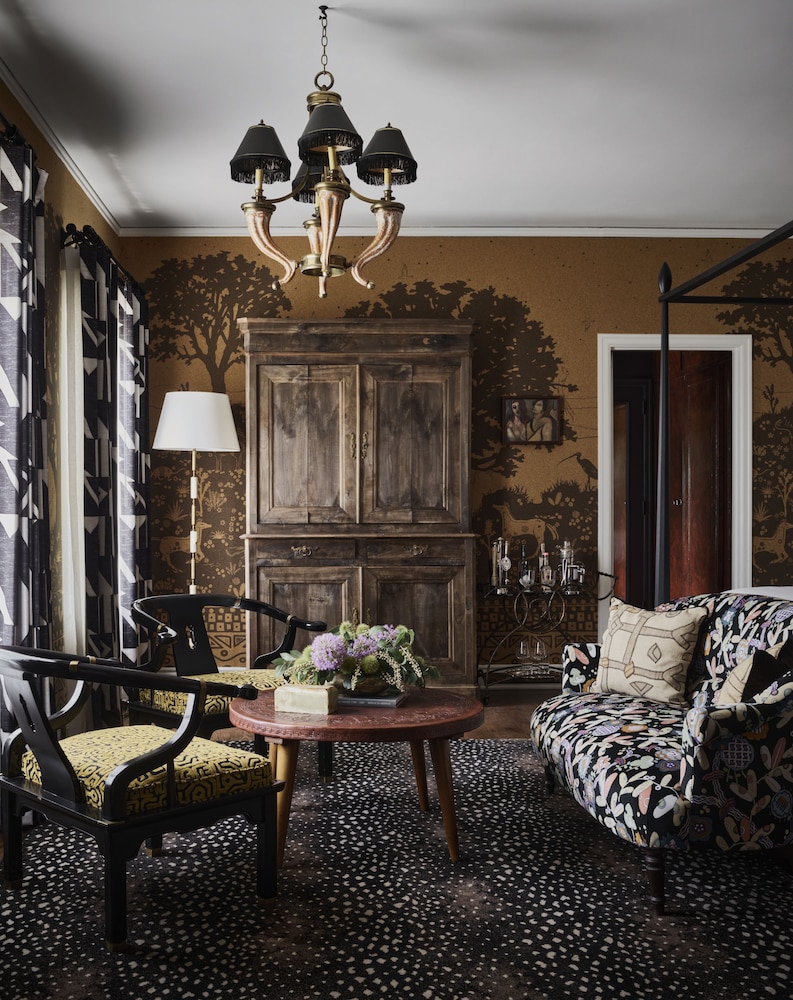 Suite (Mr. and Mrs. Perry)
