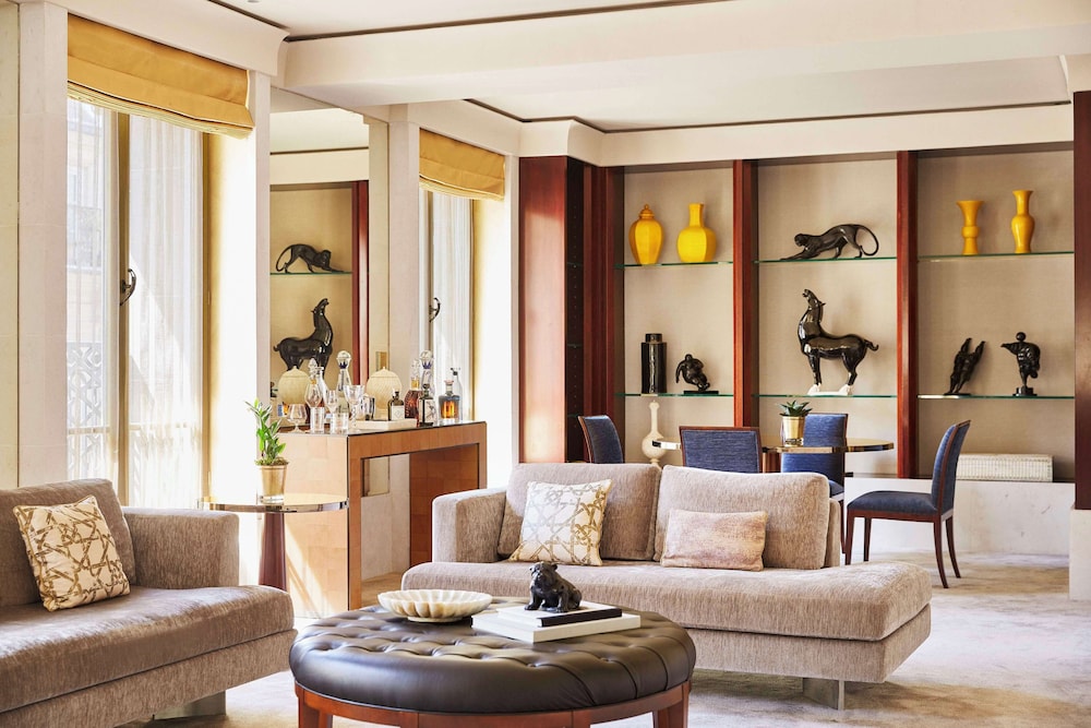 Ambassador Suite thumbnail 6