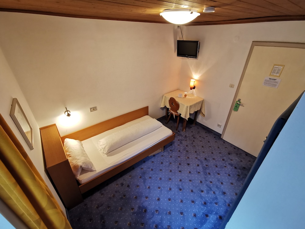 Economy Single Room, 1 Twin Bed, Non Smoking, Mountainside photo 2