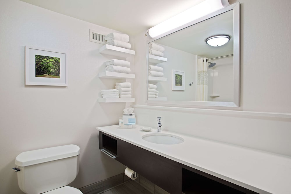 2 Queen 1 Bedroom Suite with Kitchen/balcony - Photo 6