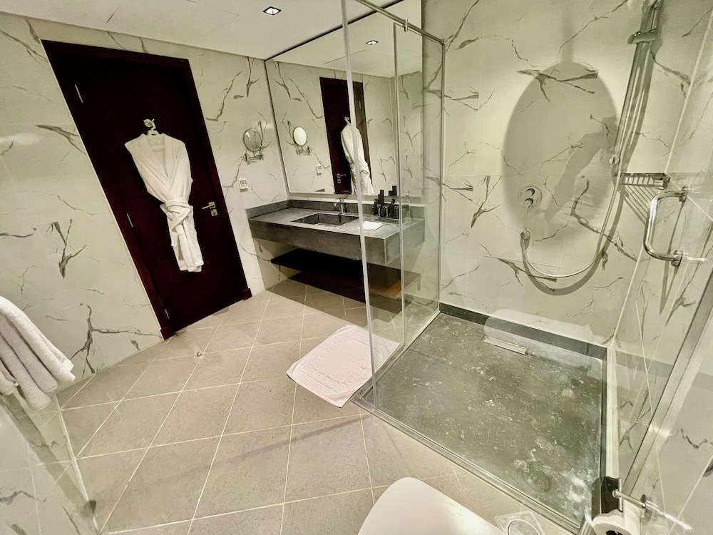 Deluxe Double or Twin Room, Pool View - Photo 4
