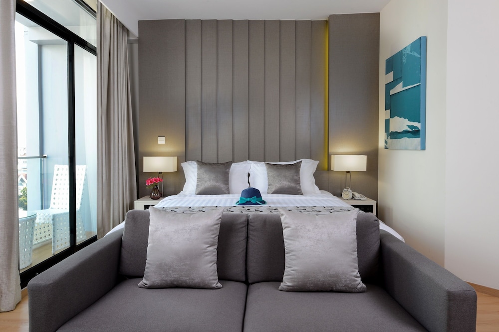 Deluxe Room, City View - Photo 2