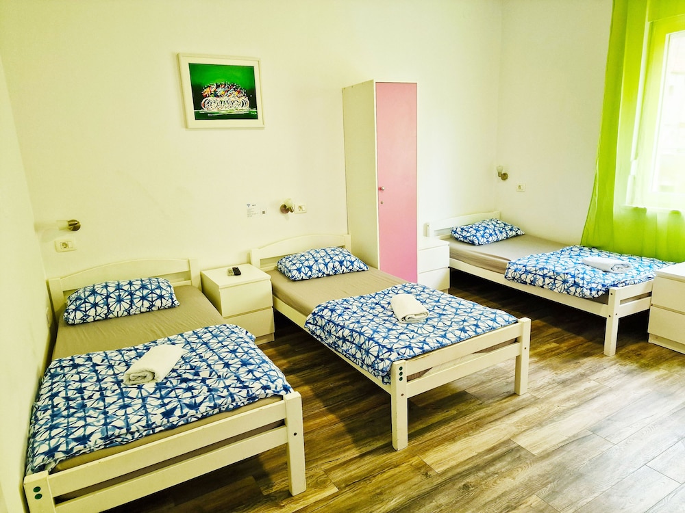Triple Room, Non Smoking, Private Bathroom - Photo 1