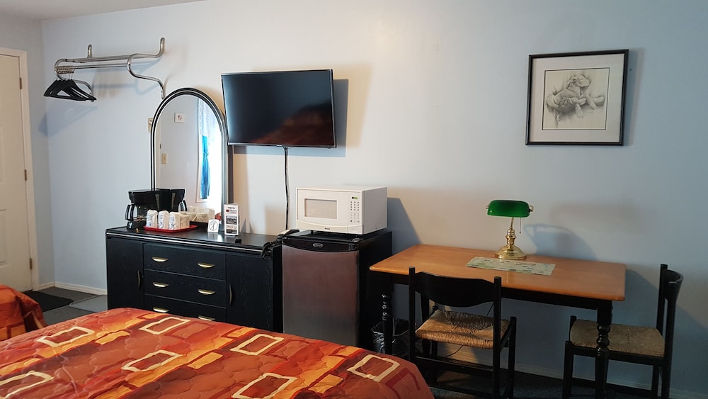 Basic Quadruple Room, 2 Queen Beds photo 1