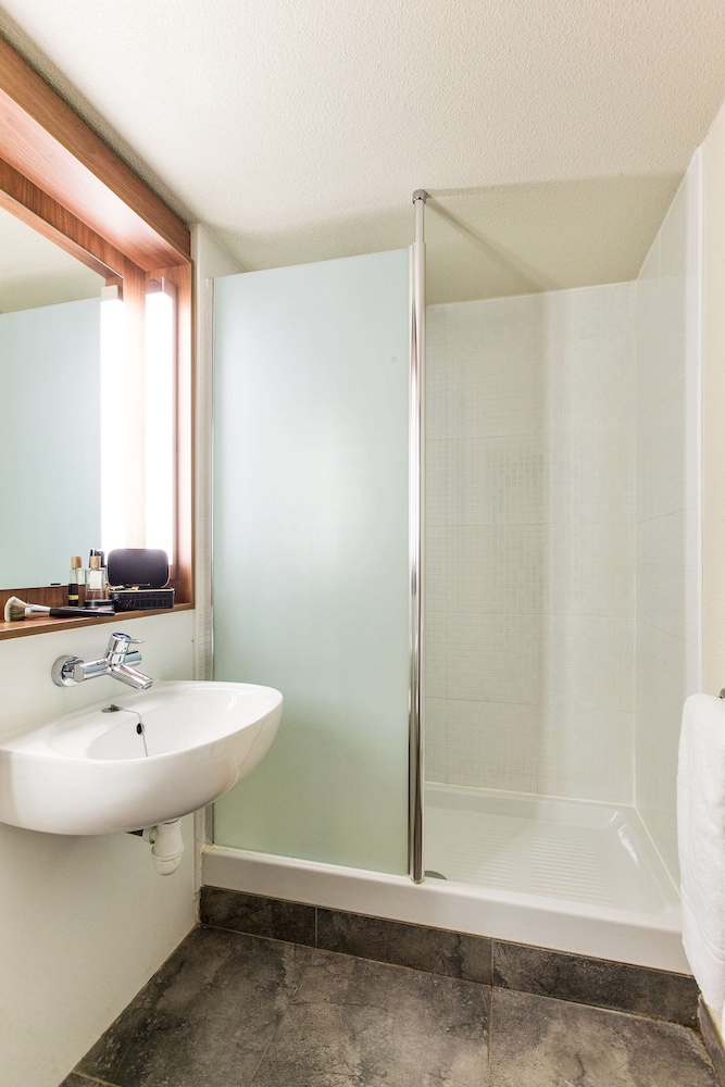 Standard Room, 2 Twin Beds - Photo 10