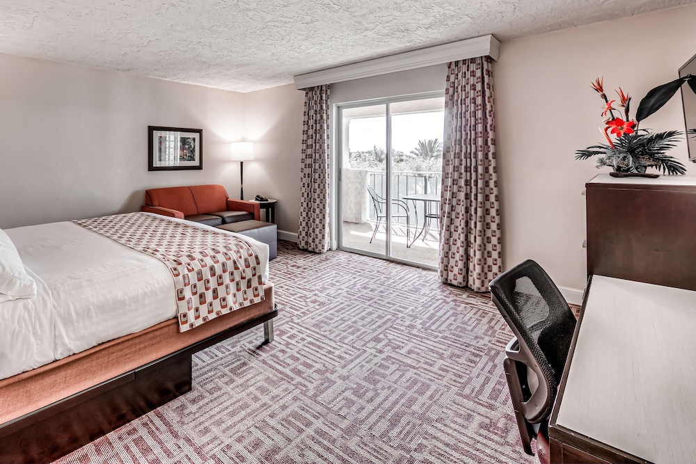 Room, 1 King Bed, Accessible (Hearing) - Photo 2