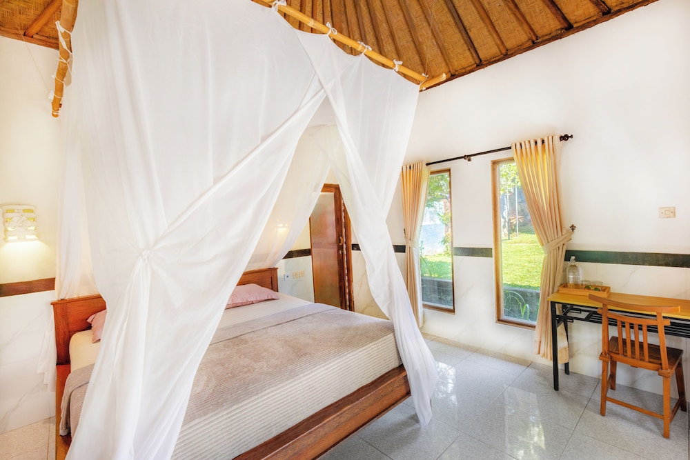 Standard Room, 1 Queen Bed, Balcony, Garden View photo 1