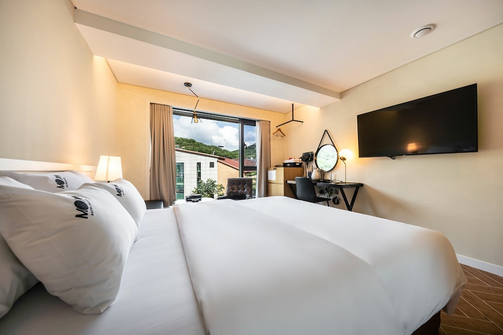 Deluxe Room - Photo 8