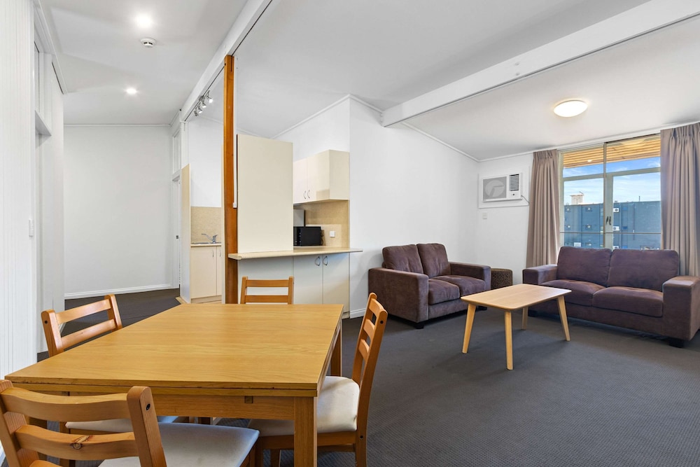 Standard Room, Non Smoking (1 Queen, 1 Full & 1 Twin Bed) - Photo 3