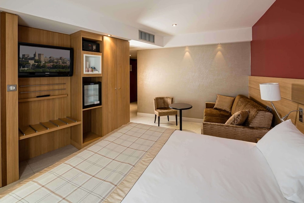 Family Room, 1 Queen Bed, Non Smoking (Sofabed is a double bed;Larger Room)
