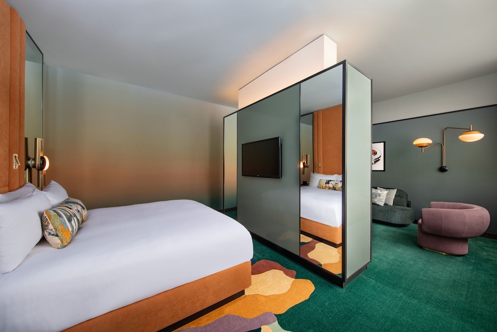 Suite, 1 King Bed