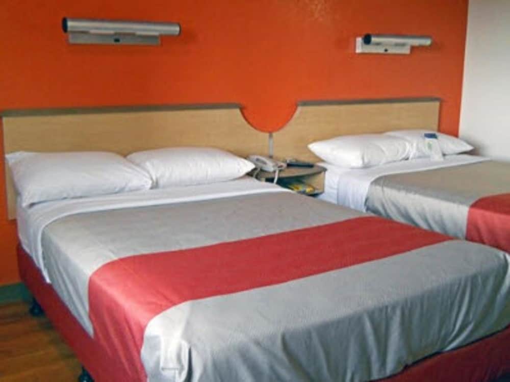 Standard Room, 2 Double Beds, Non Smoking - Photo 2