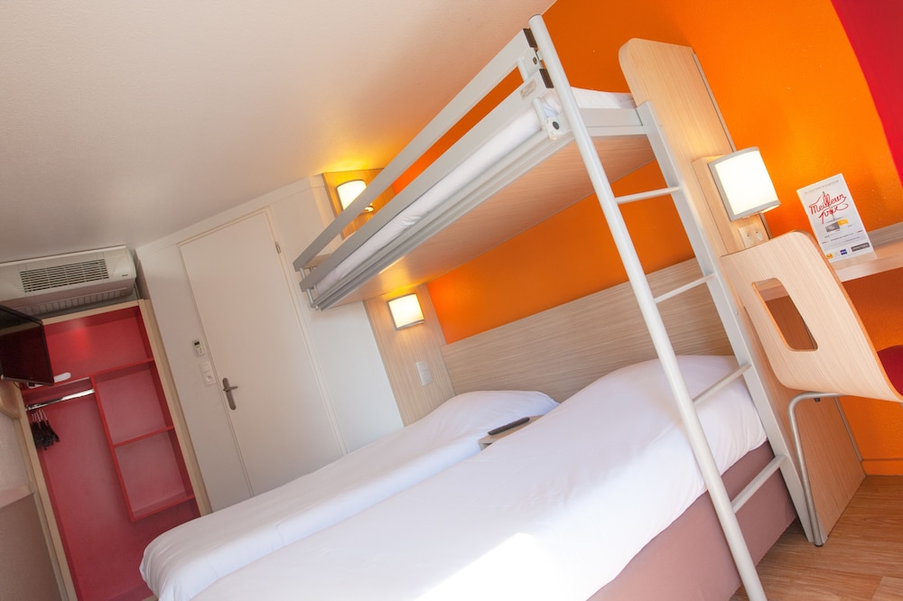 Standard Room, 3 Twin Beds - Photo 3