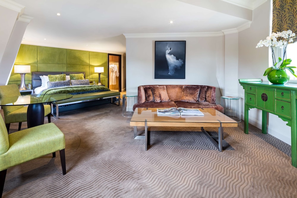Suite, Corner photo 2