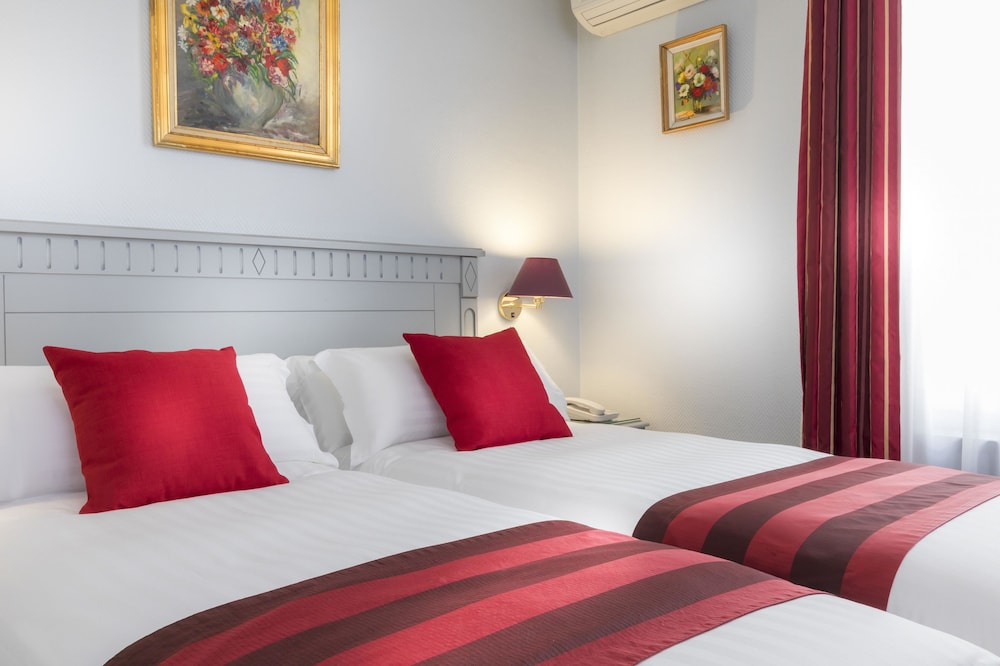 Superior Double or Twin Room photo 3