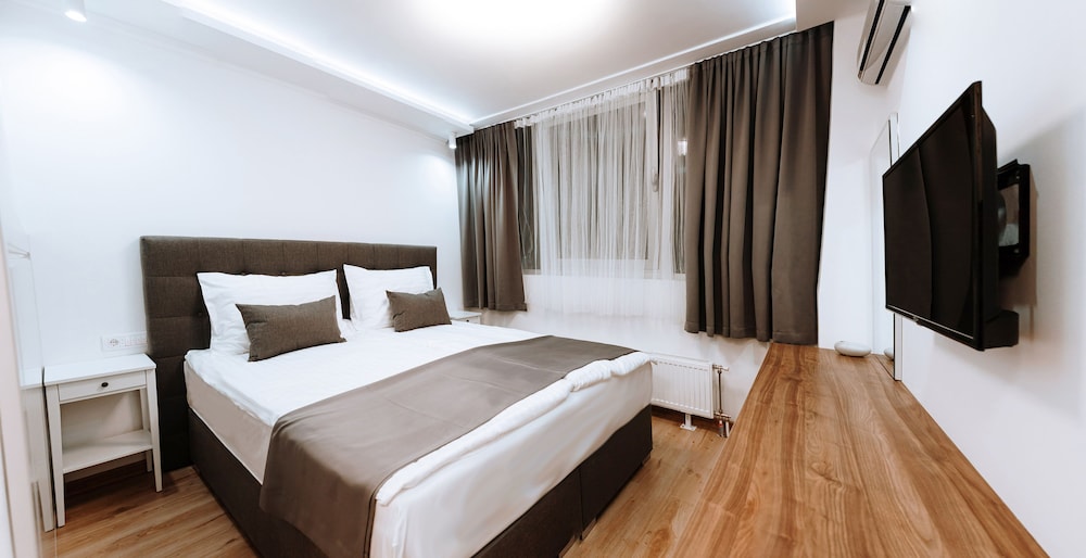 Classic Double Room, 1 King Bed photo 3